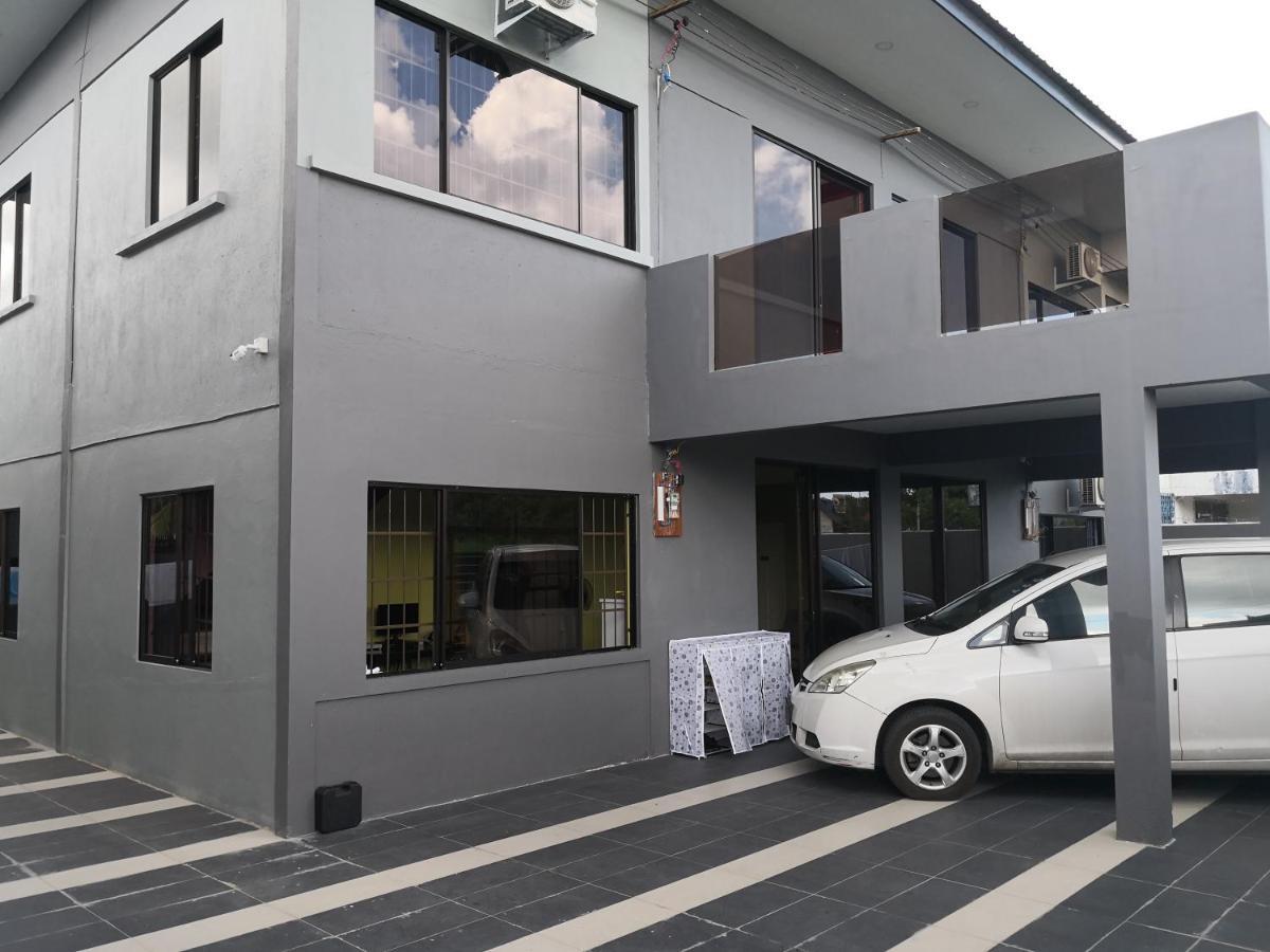I Love U Bnb 爱乐游民宿 步行5 分钟到码头 Semporna Exterior photo